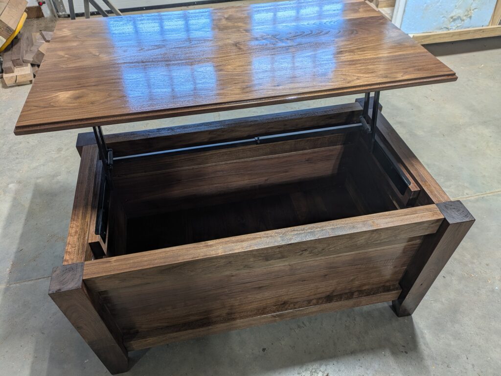 Lifting chest in oak and black walnut. Used as coffee table.